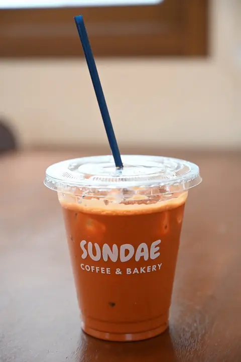 ชาไทย Iced Thai Milk Tea Sundae Coffee & Bakery